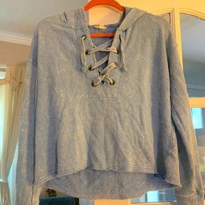light blue cross-tie hoodie sweatshirt from American Eagle, size M
